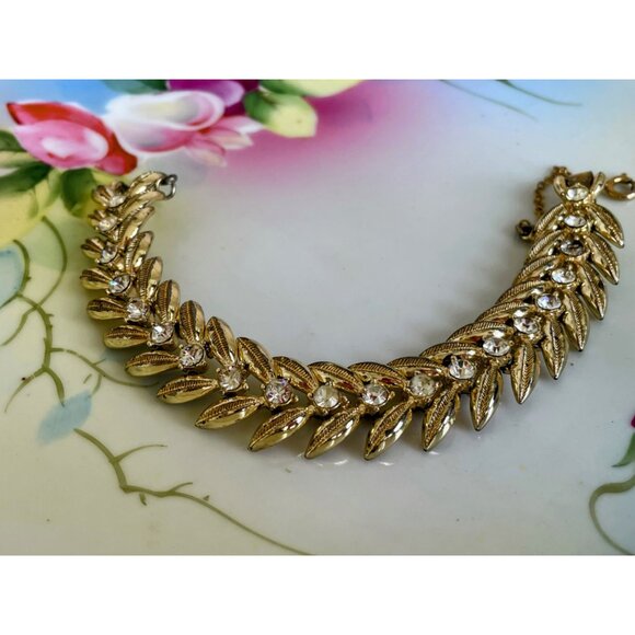 Vintage 1950s Coro Gold Tone Leaf Bracelet With Rhinestones - Picture 3 of 11